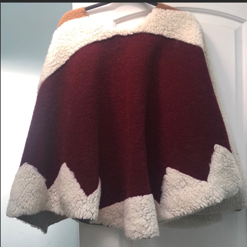 - Beautiful poncho - Picture 5 of 5